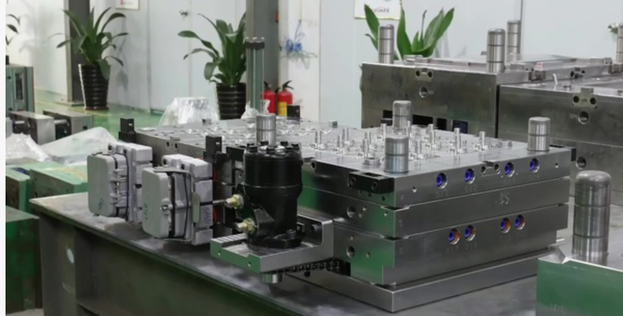 Injection molding process in China